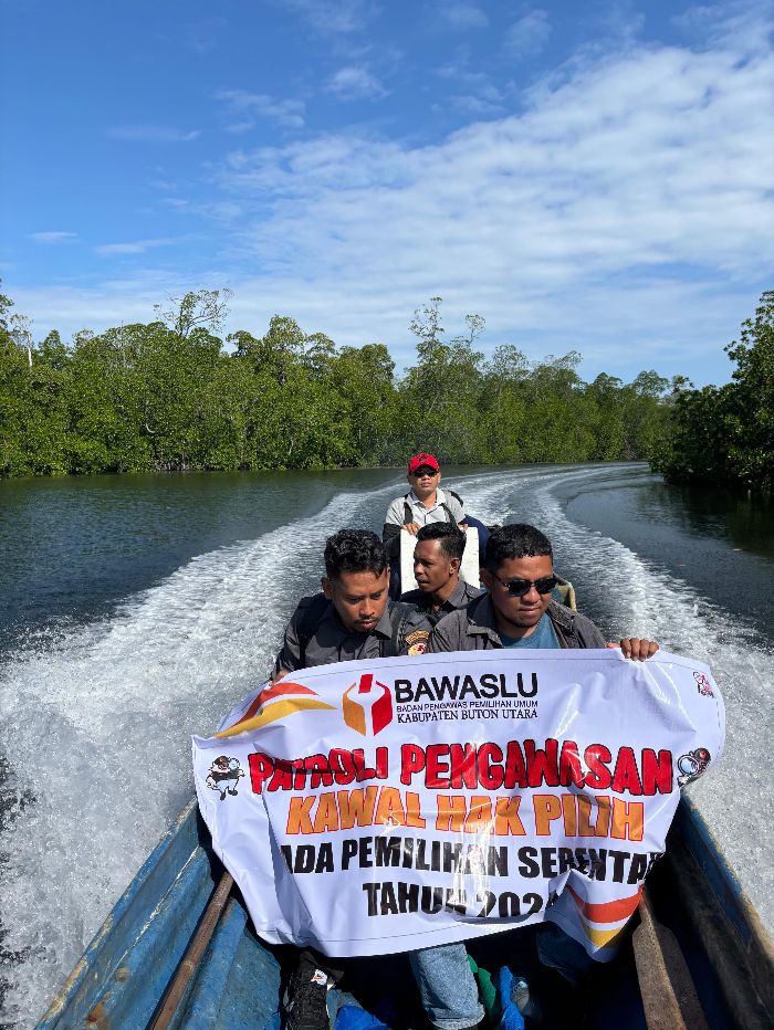 Gambar saat diatas perahu menuju desa koepisino
