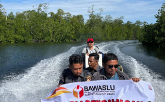 Gambar saat diatas perahu menuju desa koepisino